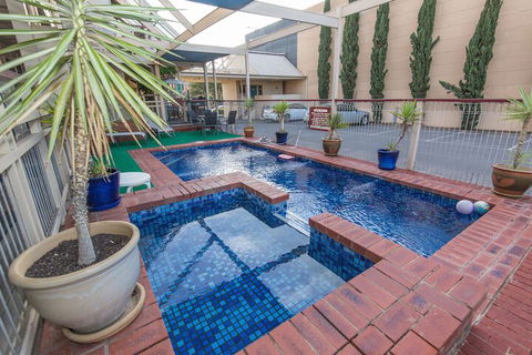 MAS Country Riverboat Lodge Motor Inn - Accommodation Whitsundays 3