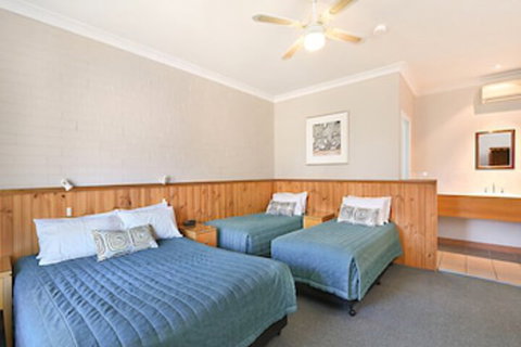 Catalina Motel Lake Macquarie - Accommodation Whitsundays 4