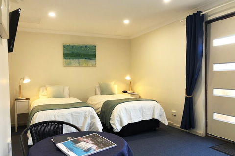 Observatory Guesthouse - Adults Only - Accommodation Whitsundays 4