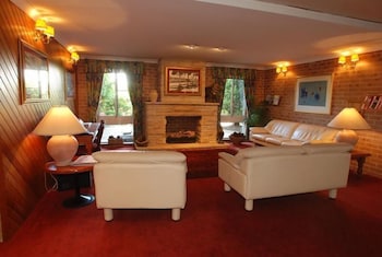 The Hermitage Motel - Accommodation Whitsundays 6