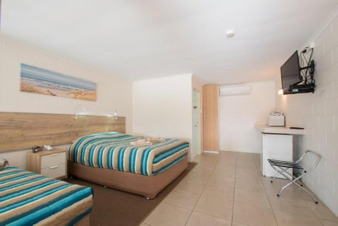 A & A Motel - Accommodation Whitsundays 2