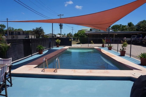 A & A Motel - Accommodation Whitsundays 1