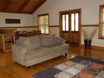 Beachport Retreat Holiday House - Accommodation Whitsundays 0