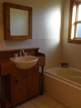 Beachport Retreat Holiday House - Accommodation Whitsundays 1