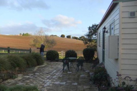 Valleyfield Cottage - Accommodation Whitsundays 0