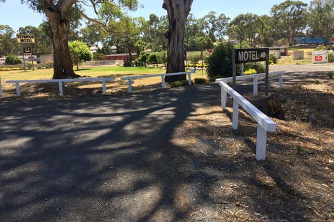 Seymour Motel - Accommodation Whitsundays 2