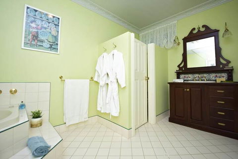 Blackwood Inn Innkeepers House - Accommodation Whitsundays 7
