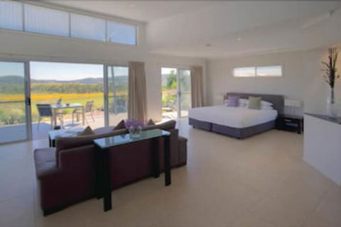 Azjure Studio Retreat - Accommodation Whitsundays 1