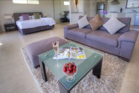 Azjure Studio Retreat - Accommodation Whitsundays 4