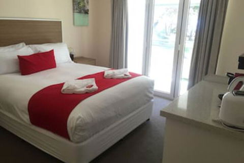 Huskisson Beach B&B - Accommodation Whitsundays 0