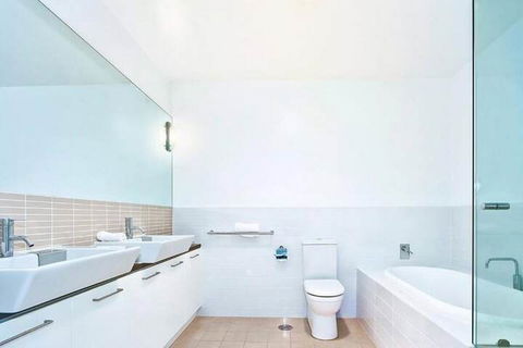 Breeze Beachfront Apartments - Accommodation Whitsundays 3