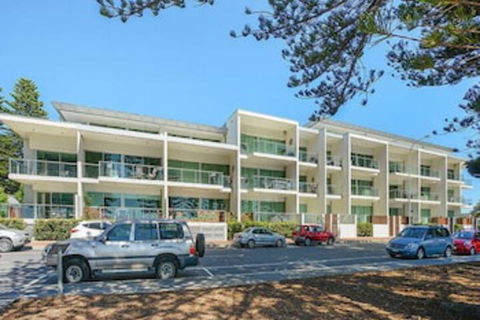 Breeze Beachfront Apartments - Accommodation Whitsundays 0