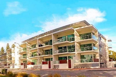 Breeze Beachfront Apartments - Accommodation Whitsundays 1