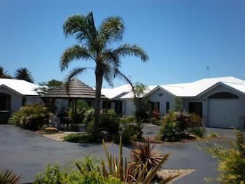 Annand Mews Serviced Apartments - Accommodation Whitsundays 1