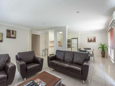 Annand Mews Serviced Apartments - Accommodation Whitsundays 4