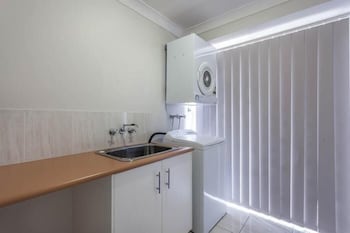 Annand Mews Serviced Apartments - Accommodation Whitsundays 3