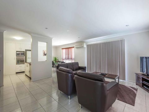 Annand Mews Serviced Apartments - Accommodation Whitsundays 5