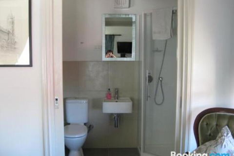Three Chimneys Bed & Breakfast Boutique Guest House - Accommodation Whitsundays 4