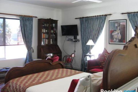Three Chimneys Bed & Breakfast Boutique Guest House - Accommodation Whitsundays 7