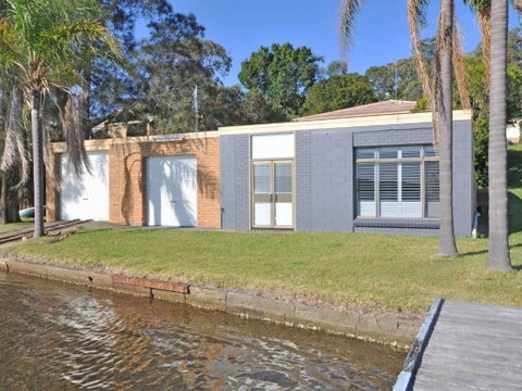 The Studio On The Lake At Fishing Point Lake Macquarie Honestly Put The Line In & Catch Fish - Accommodation Whitsundays 2