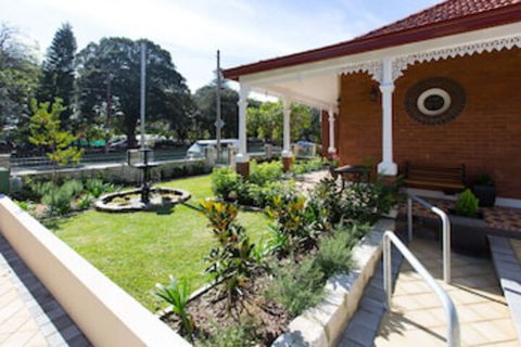 Centennial Park Lodge - Accommodation Whitsundays 0