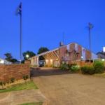 All Travellers Motor Inn - Accommodation Whitsundays 0