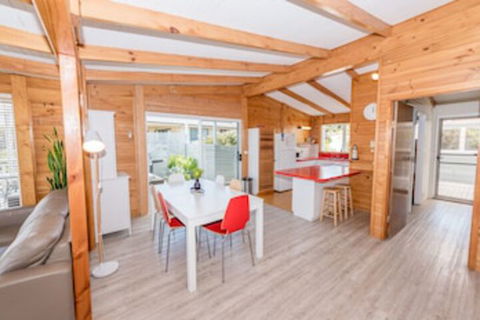 Acacia Cottage - Accommodation Whitsundays 0