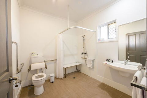 Athena Motel Apartments - Accommodation Whitsundays 2