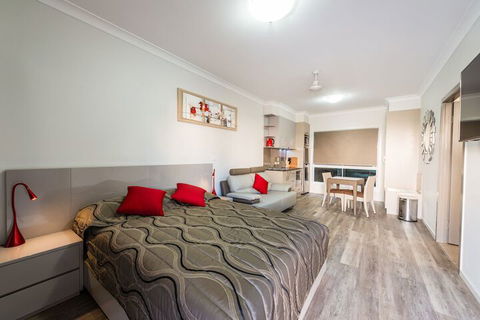 Athena Motel Apartments - Accommodation Whitsundays 3