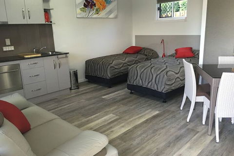 Athena Motel Apartments - Accommodation Whitsundays 6