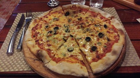 Benino's Pizza - Accommodation Whitsundays 0