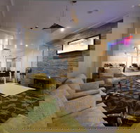 The Borough Club - Accommodation Whitsundays