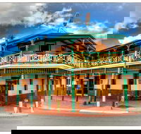 Austral Hotel - Restaurant - Accommodation Whitsundays