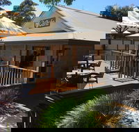 Shady Oaks Cafe - Accommodation Whitsundays