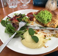 Lake Edge Cafe - Accommodation Whitsundays