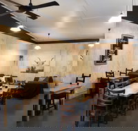 Meen Feedz - Accommodation Whitsundays