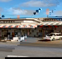 Cumberland Hotel - Accommodation Whitsundays