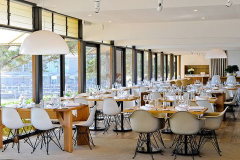 Public Dining Room - Accommodation Whitsundays 0