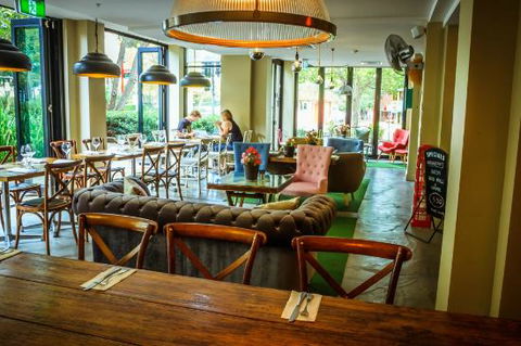 Simple & Irresistible Thai Restaurant - Accommodation Whitsundays 0