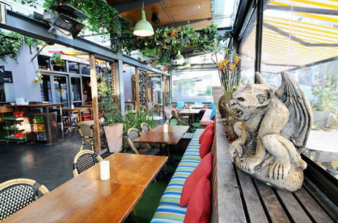 Treehouse Hotel - Accommodation Whitsundays 0