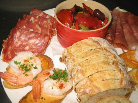 Merry Street Restaurant & Bar - Accommodation Whitsundays 0