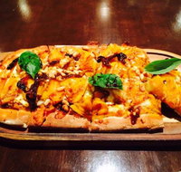 four hands pizza bar  grill - Accommodation Whitsundays