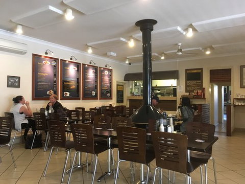 Parkview Hotel - Accommodation Whitsundays 0