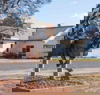 Pretty Pine Hotel - Accommodation Whitsundays