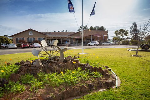 Finley RSC - Accommodation Whitsundays 0