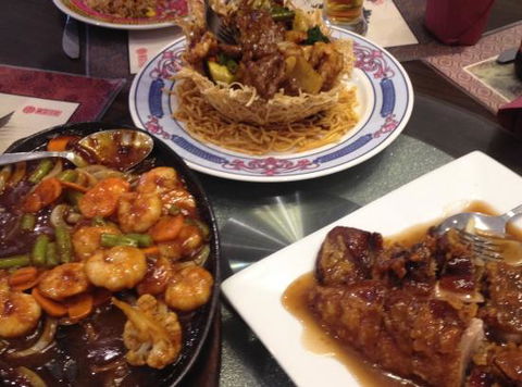 Hong Loch Chinese Restaurant - Accommodation Whitsundays 0