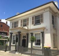 Montrose House on Riverbank - Accommodation Whitsundays