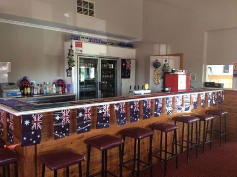 Ivanhoe Hotel Motel - Accommodation Whitsundays 0