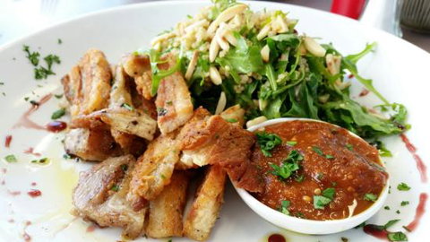 Plumb On Tennant - Accommodation Whitsundays 0