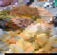 Beehive Hotel Motel Cafe - Accommodation Whitsundays